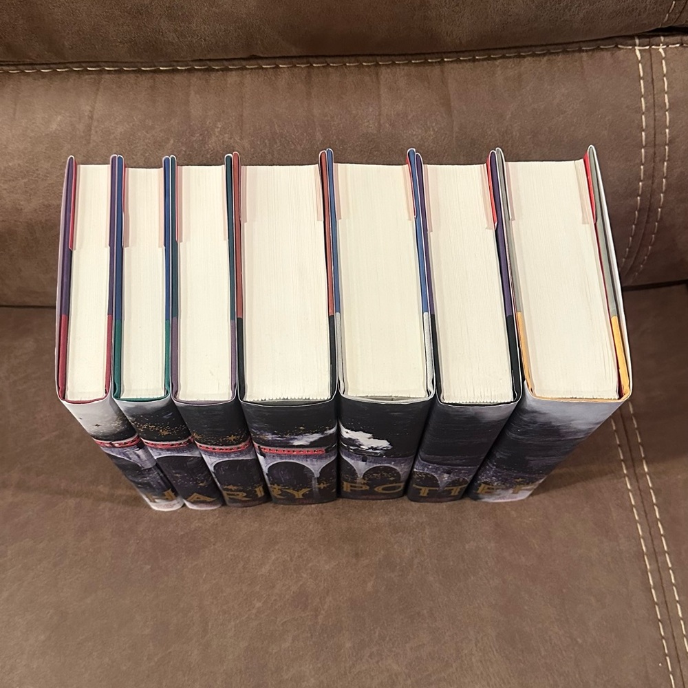 Harry Potter Juniper Books Hogwarts Express Set with Trunk - Picture 4 of 12